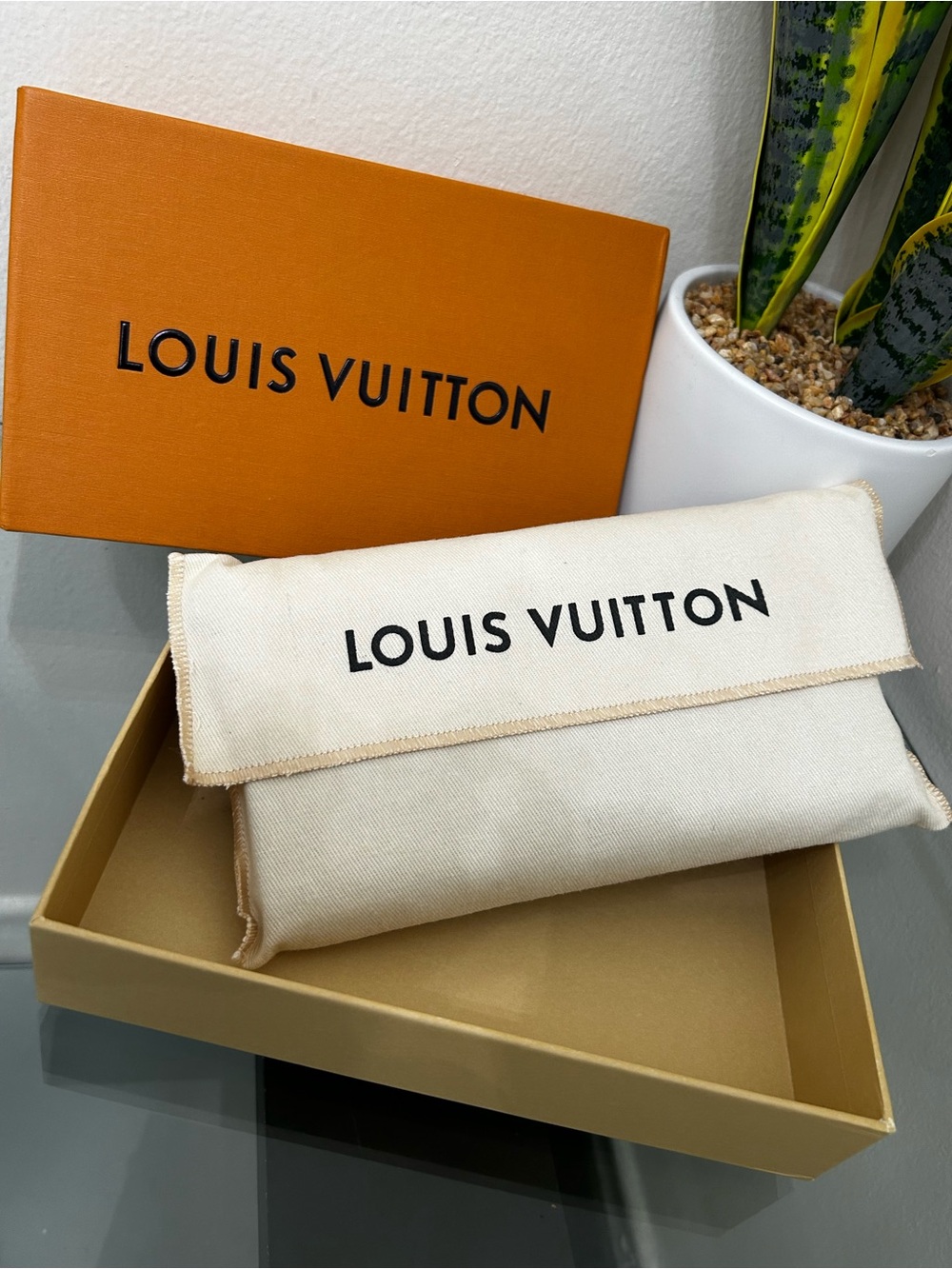 Louis Vuitton Brown Monogram Zip Around Wallet with Gold Hardware - Picture 5 of 9